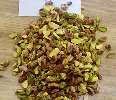 crushed pistachio kernels